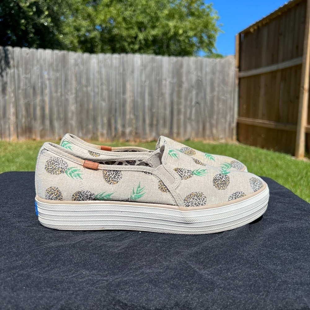 Keds Triple Decker Shoe Women’s 8.5 Tan Canvas Pineapple Animal Platform